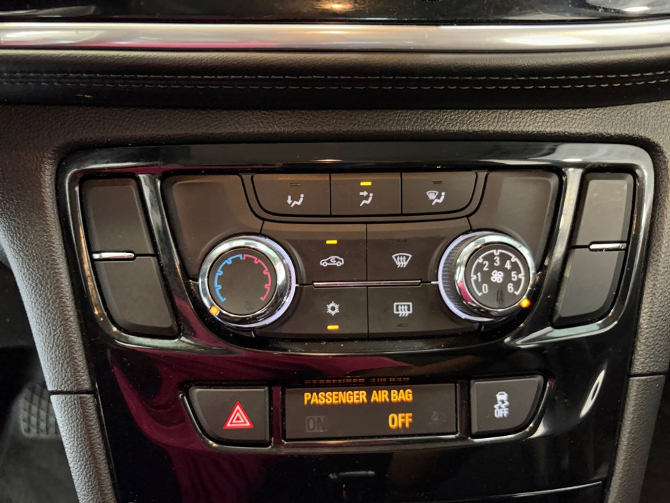 Used 2018 Buick Encore Preferred AWD/4WD image 18