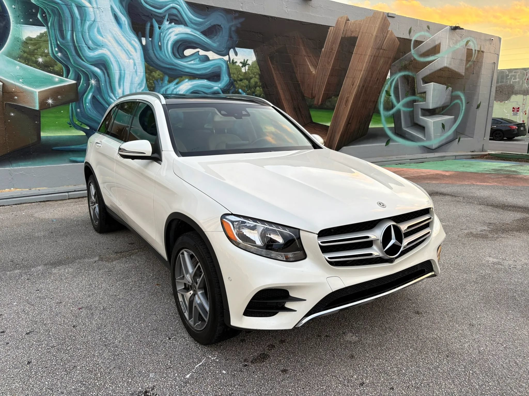 Used 2017 Mercedes-Benz GLC 300 4MATIC image 4