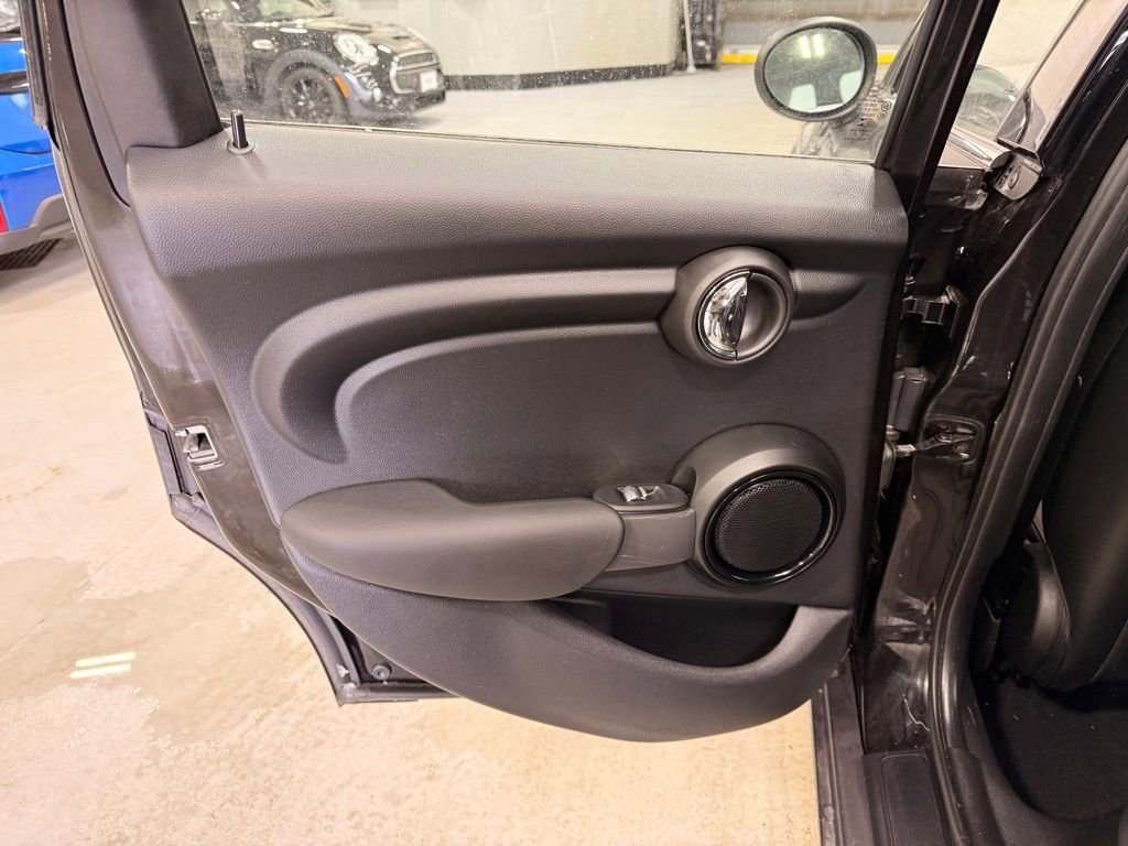 Used 2022 MINI Cooper 4-Door Hardtop w/ Storage Package image 20