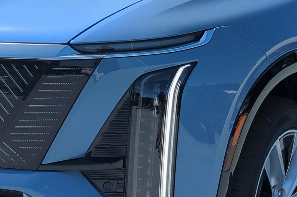 New 2027 Cadillac Vistiq Luxury w/ LPO, Floor Liner Package AWD/4WD image 18