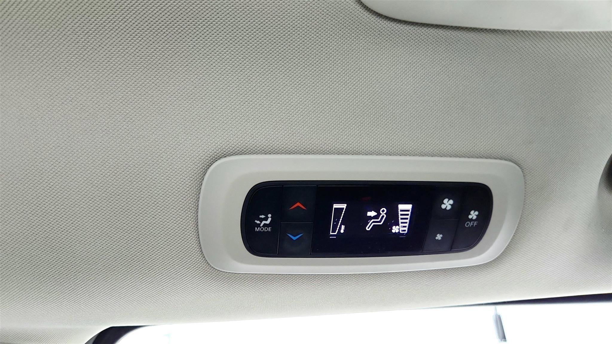 Used 2023 Chrysler Voyager LX FWD image 36