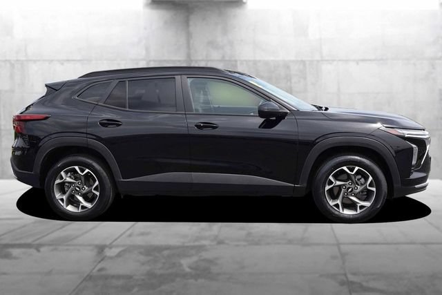 Used 2025 Chevrolet Trax LT w/ LT Convenience Package FWD image 5