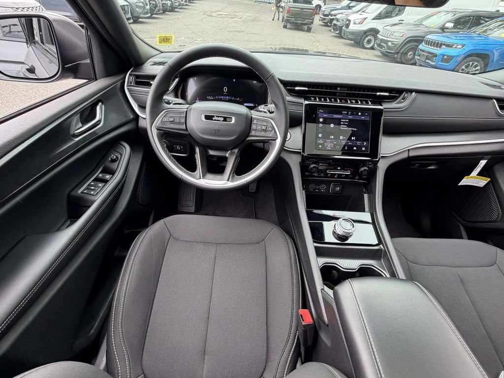 Used 2025 Jeep Grand Cherokee Laredo X w/ MOPAR Finishing Package AWD/4WD image 20