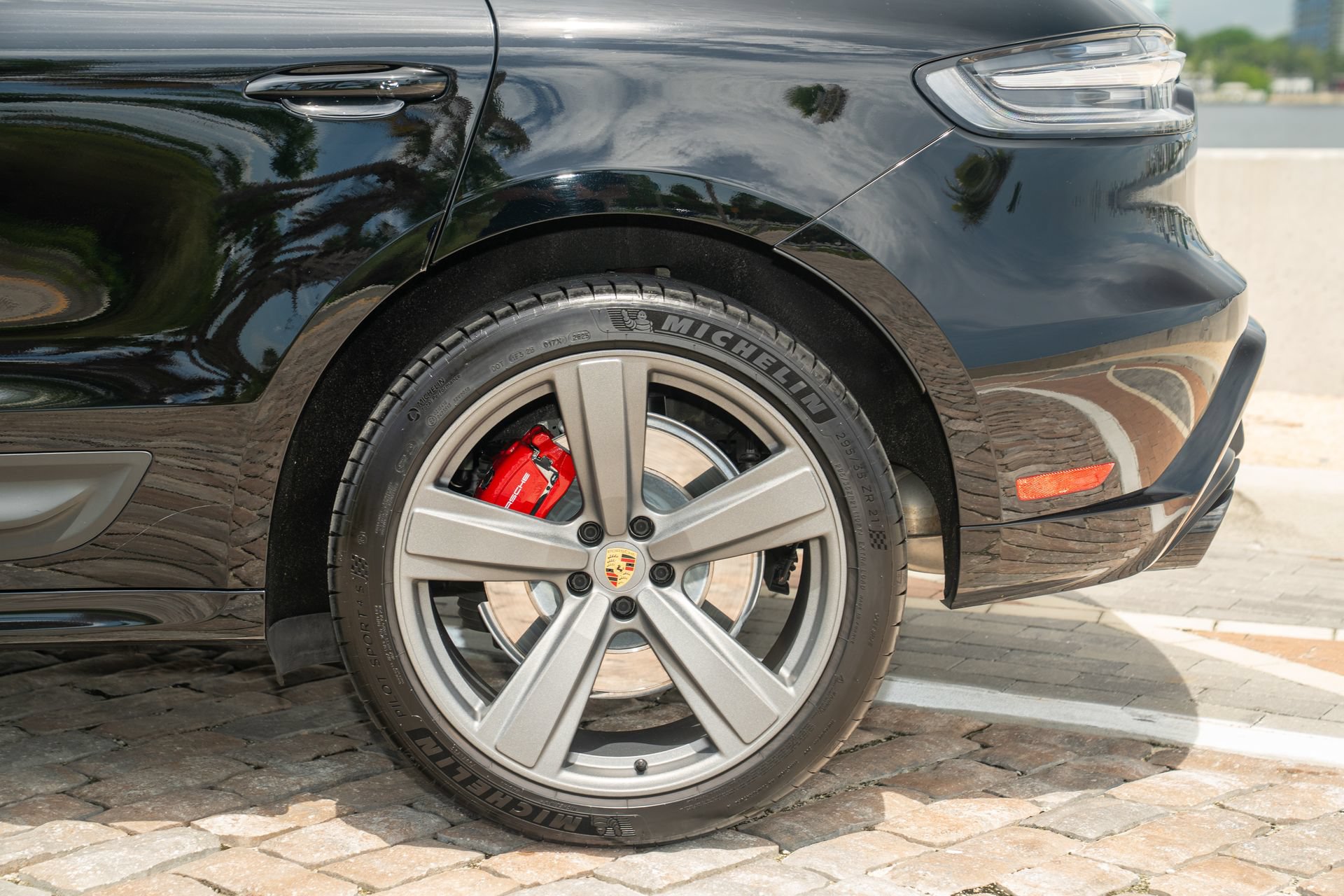 Used 2022 Porsche Macan GTS AWD/4WD image 17