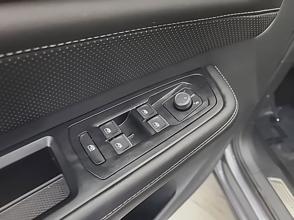 Used 2025 Volkswagen Atlas SE image 26