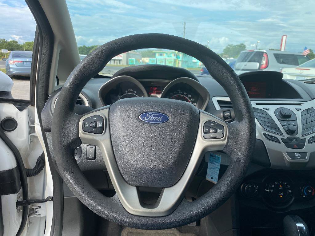 Used 2013 Ford Fiesta SE FWD image 25