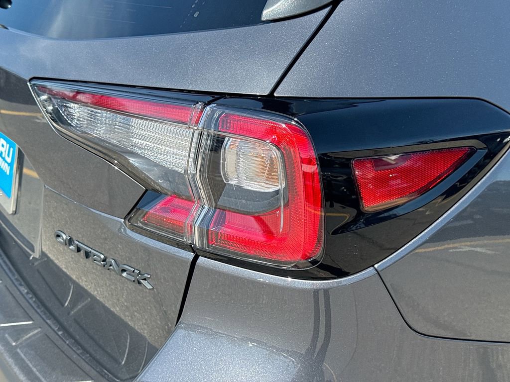Certified 2025 Subaru Outback Onyx Edition image 38