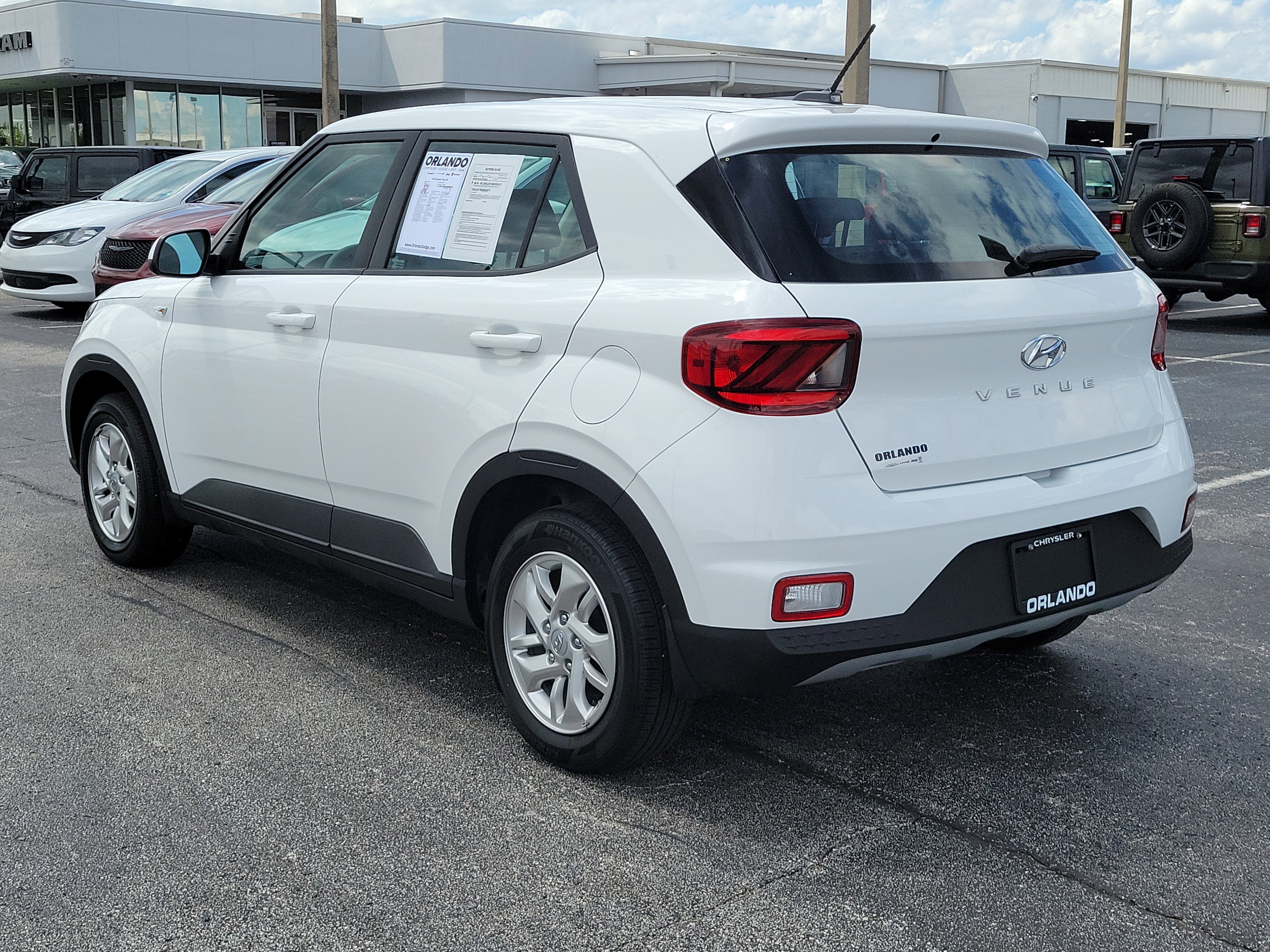 Used 2023 Hyundai Venue SE FWD image 5