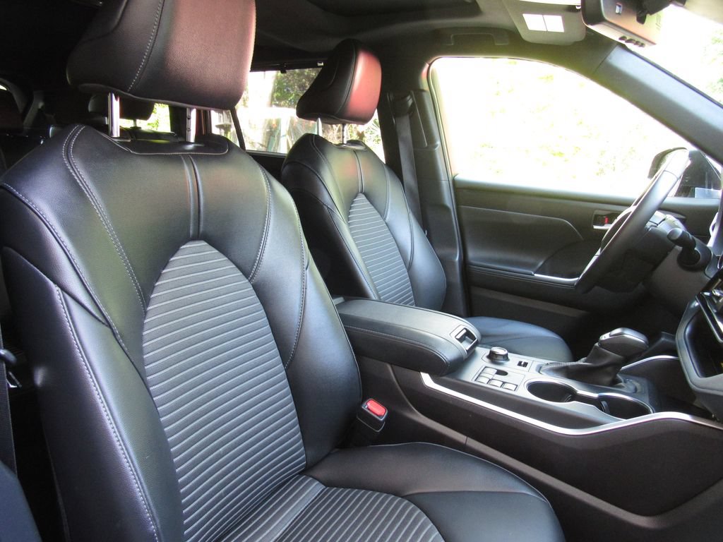 Certified 2025 Toyota Highlander XSE AWD/4WD image 20