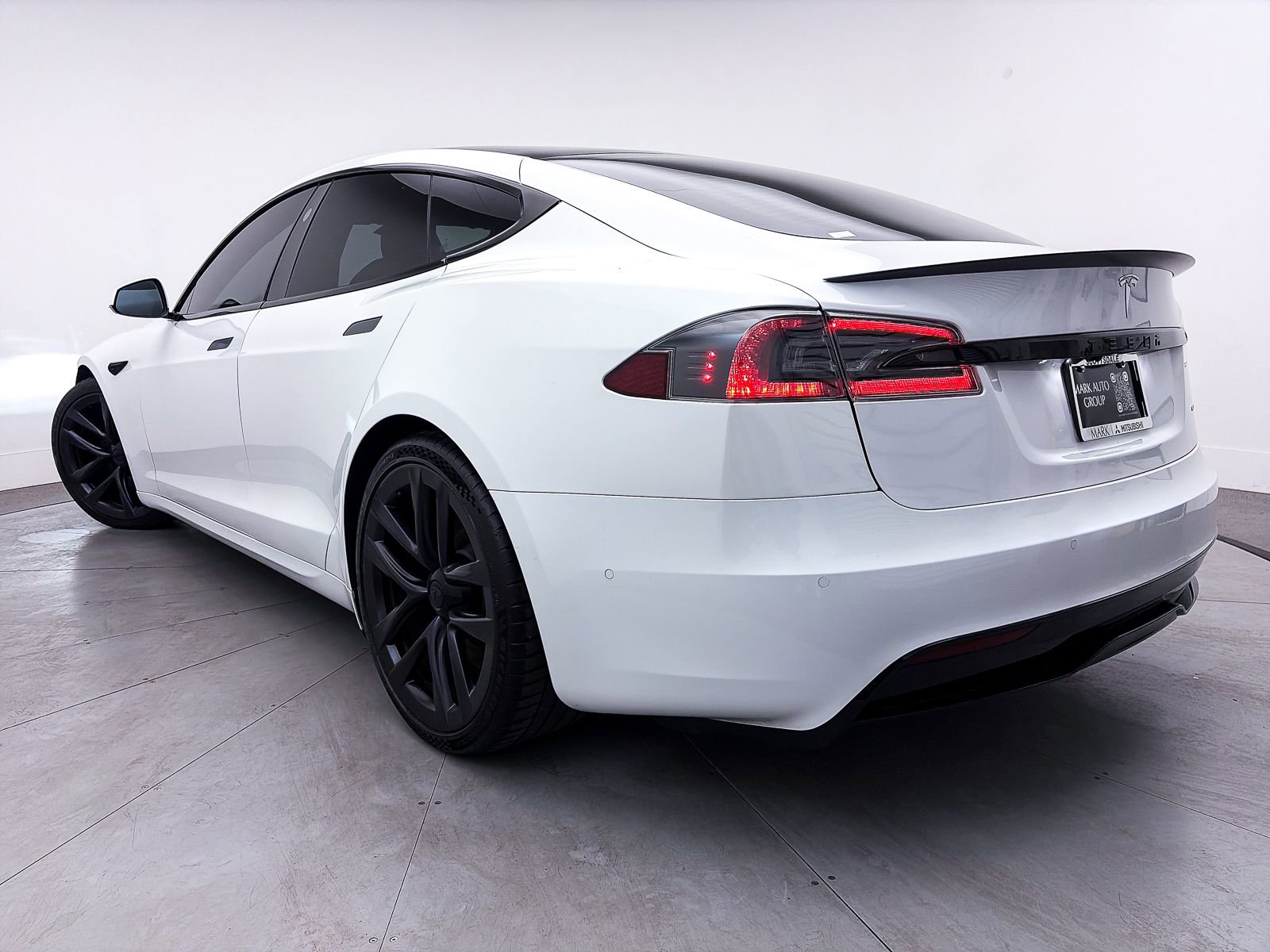 Used 2021 Tesla Model S Plaid AWD/4WD image 2