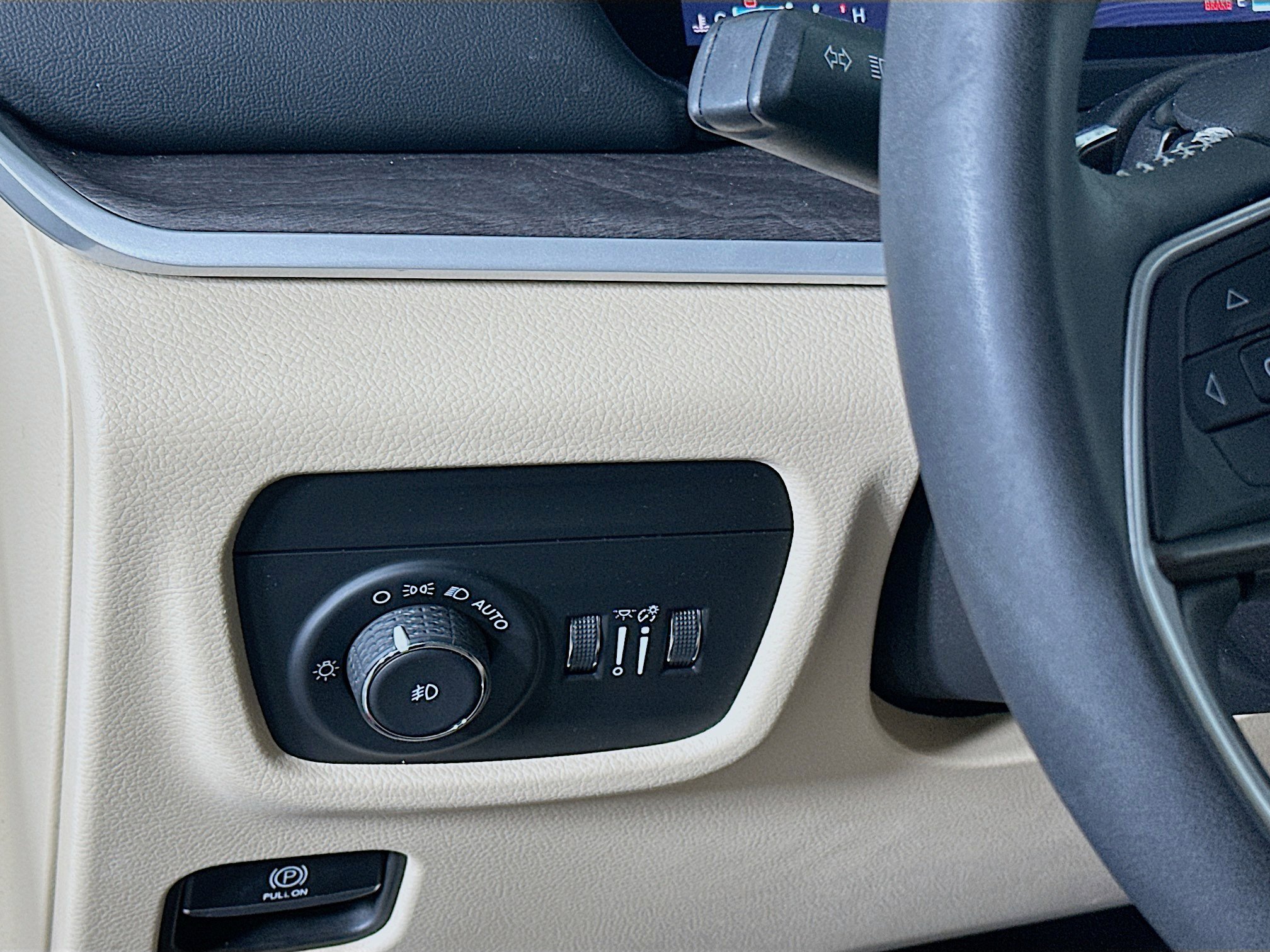 Used 2023 Jeep Grand Cherokee Limited w/ Luxury Tech Group II image 17