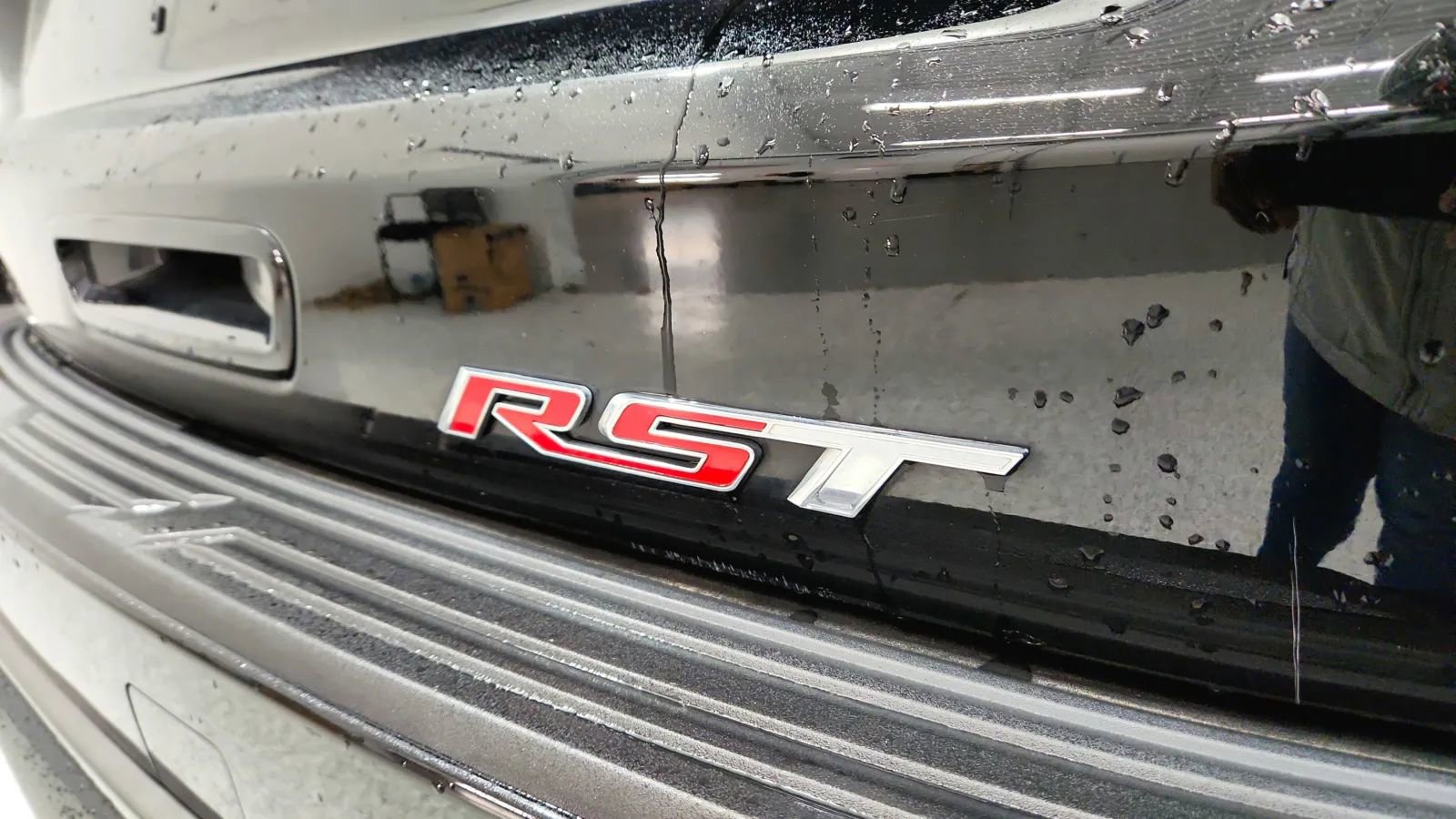 Used 2022 Chevrolet Suburban RST w/ Sport Performance Package image 17