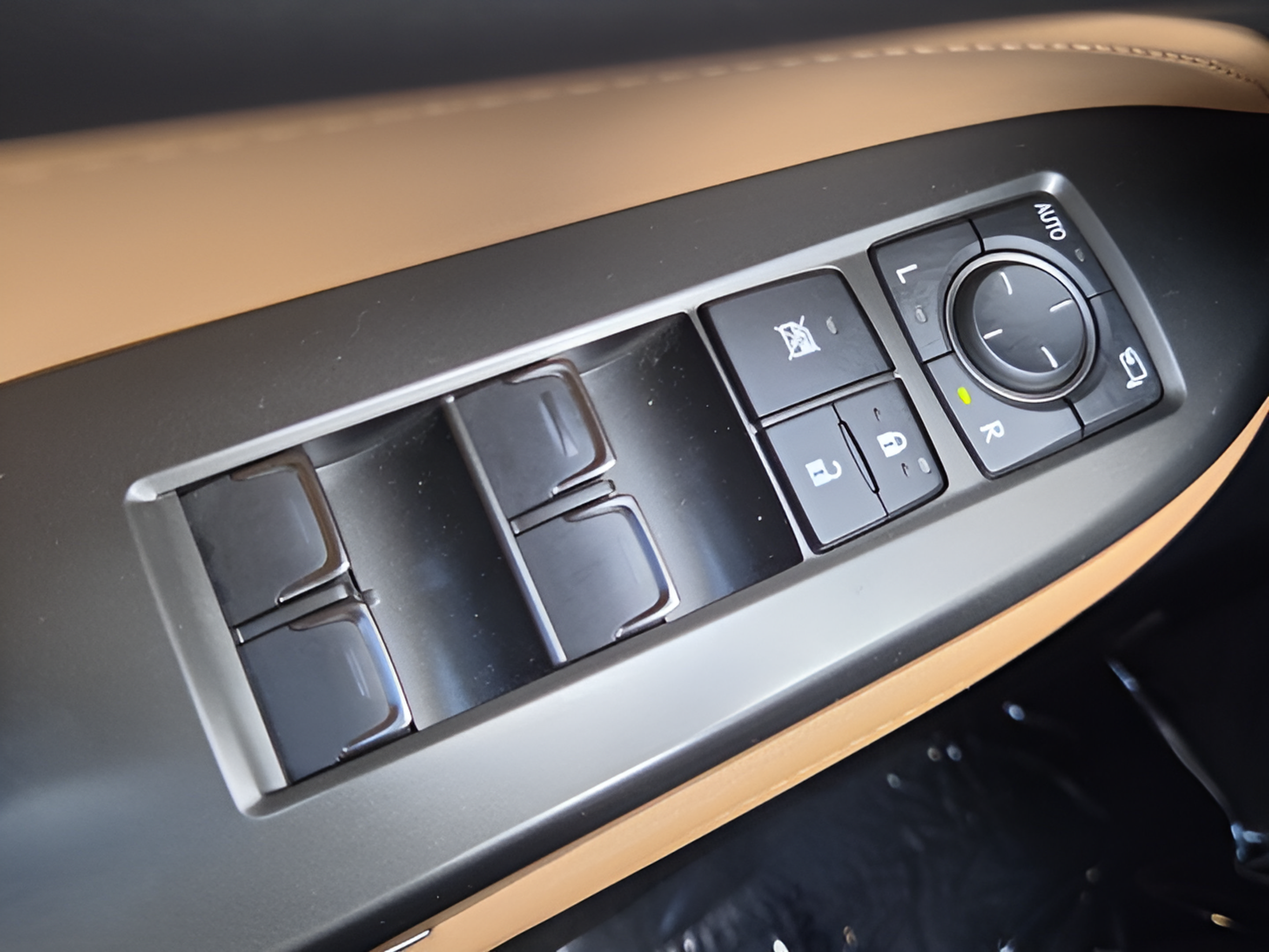 Certified 2025 Lexus NX 250 FWD w/ Accessory Package (K3) image 28