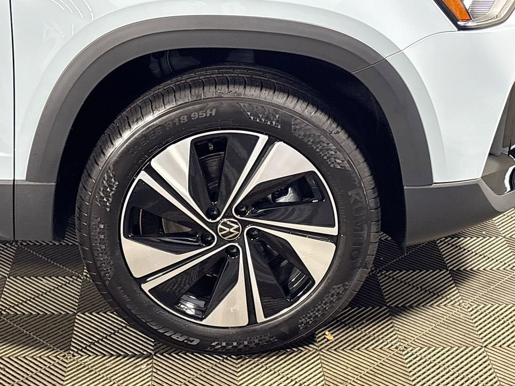 New 2025 Volkswagen Taos SE image 23