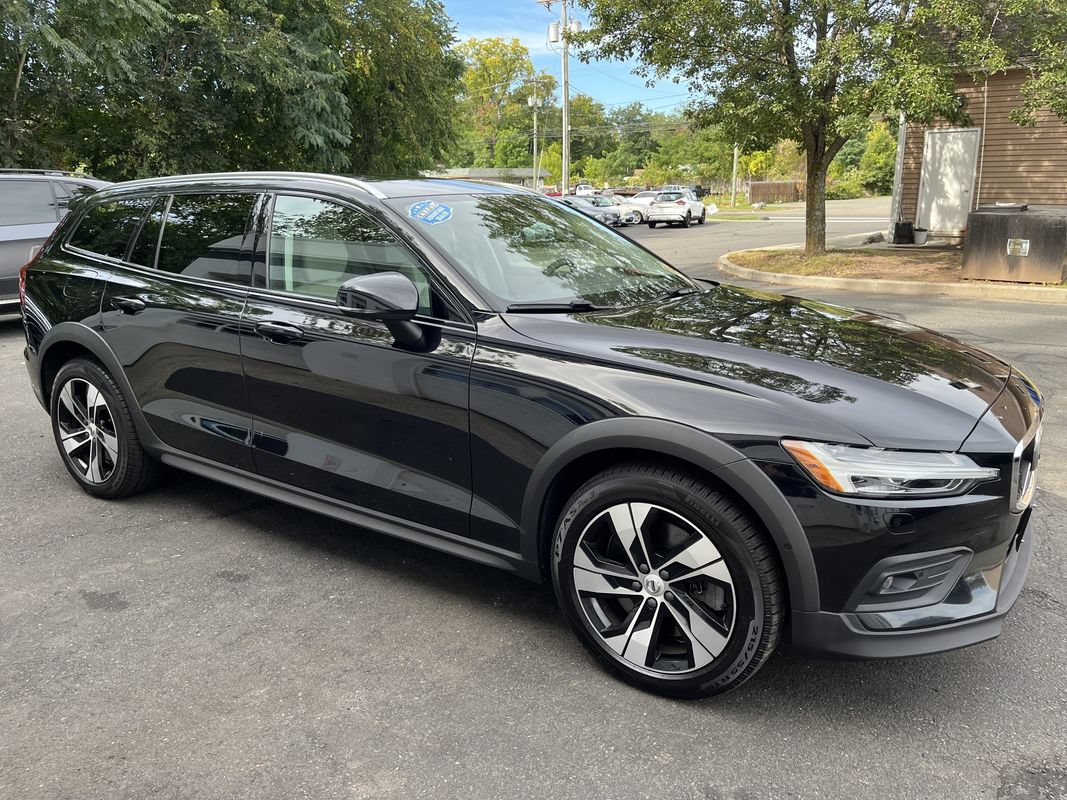 Used 2022 Volvo V60 T5 Cross Country AWD/4WD image 5