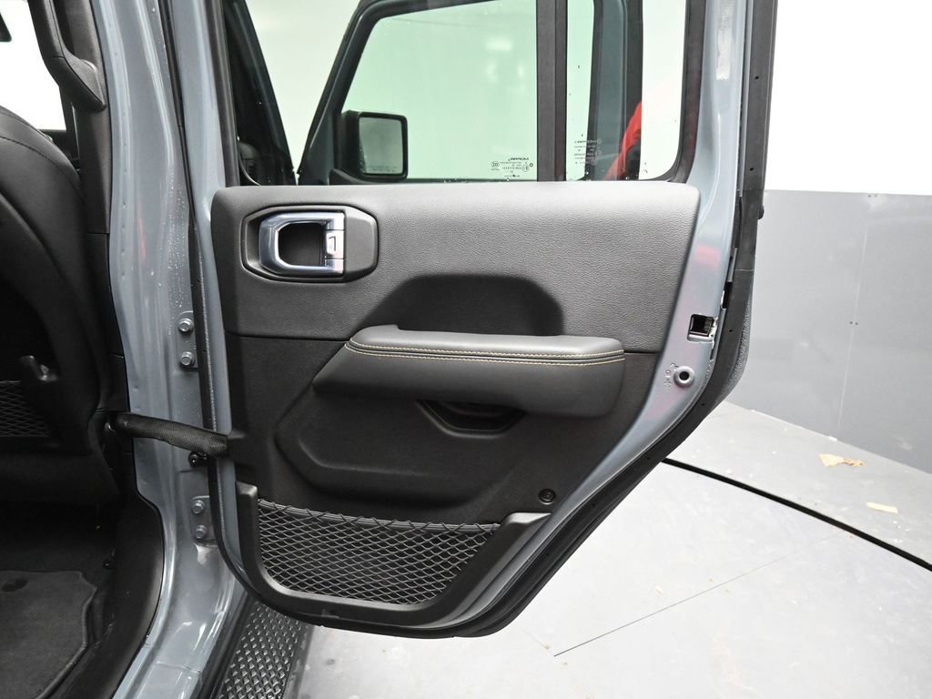 Used 2025 Jeep Gladiator High Tide image 21