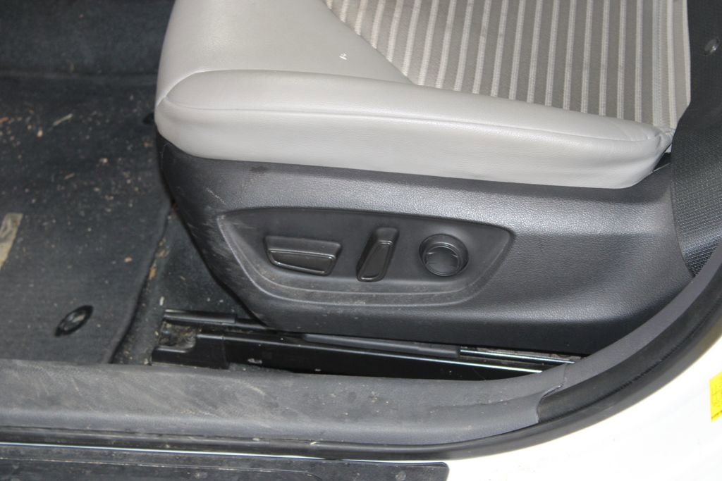 Used 2022 Toyota Camry SE FWD image 14