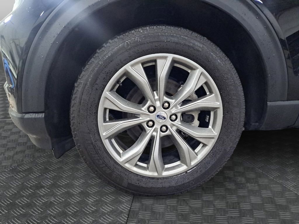 Used 2023 Ford Explorer XLT w/ Equipment Group 202A image 14