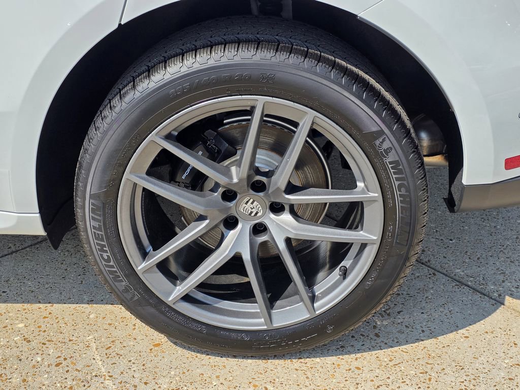 New 2025 Porsche Macan Turbo image 15