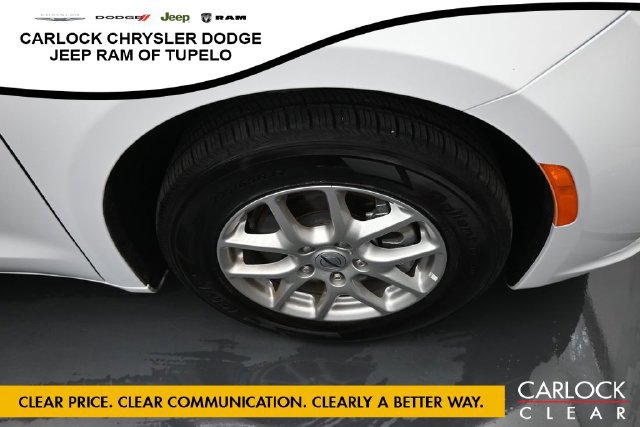 Used 2025 Chrysler Pacifica Select FWD image 42