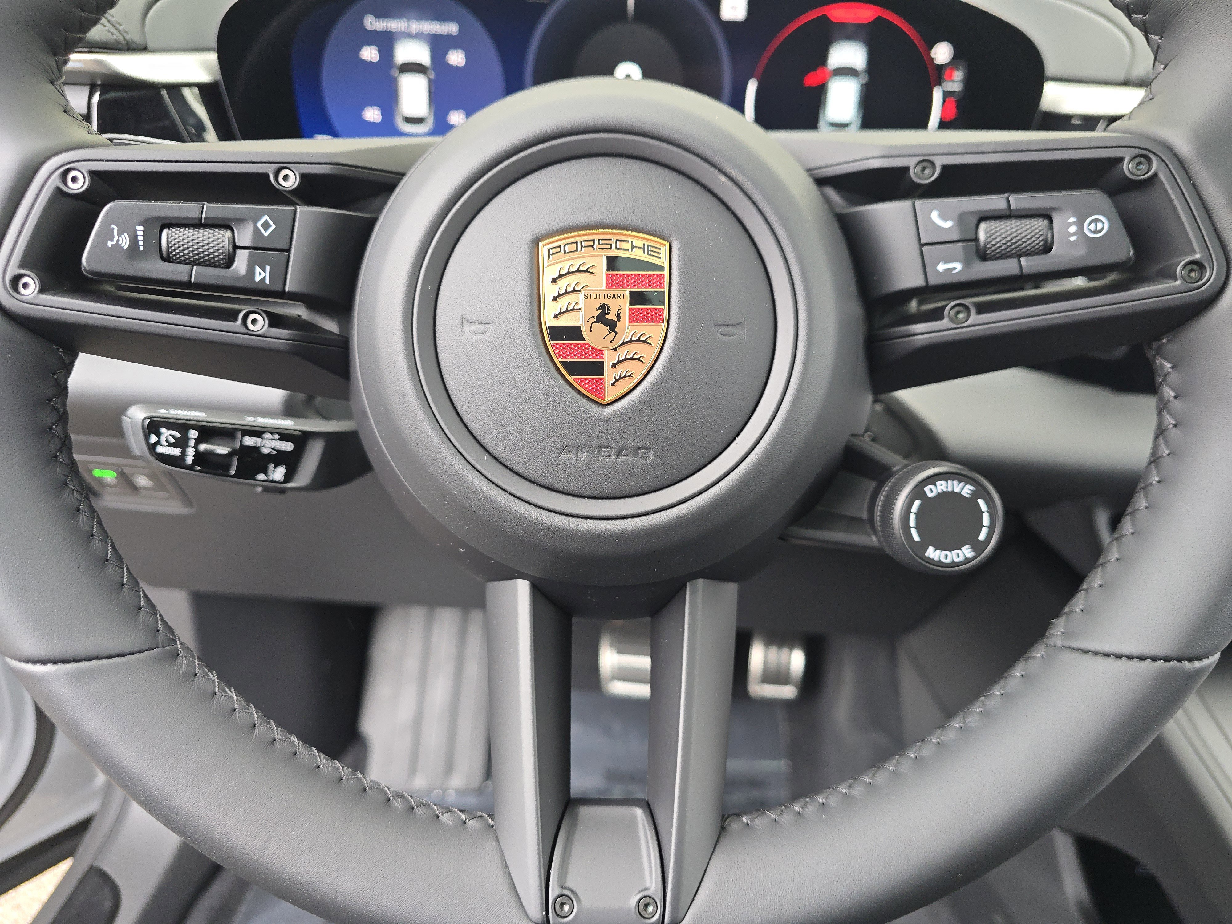 New 2026 Porsche Macan 4 Electric image 18