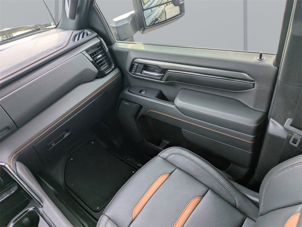 Used 2024 GMC Sierra 2500 AT4 image 17