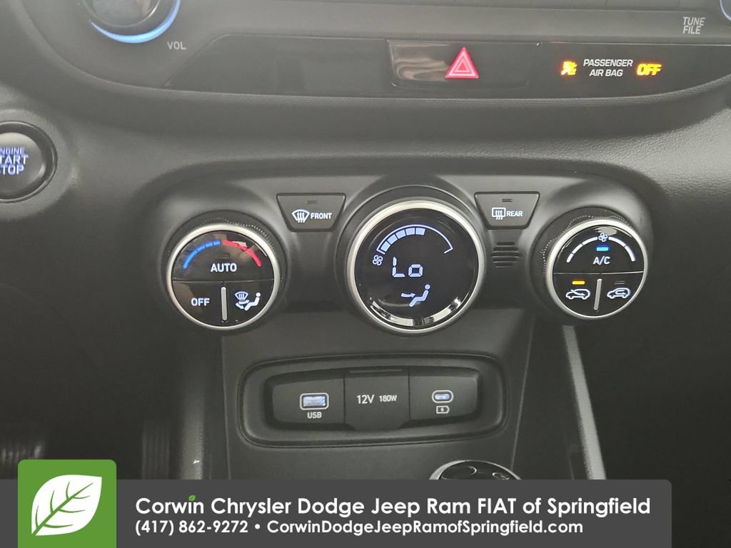 Used 2025 Hyundai Venue SEL FWD image 25