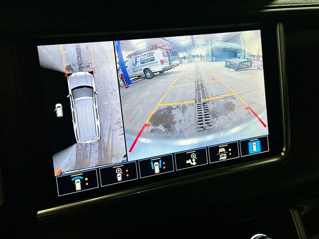 Used 2021 GMC Yukon Denali w/ Denali Premium Package image 15