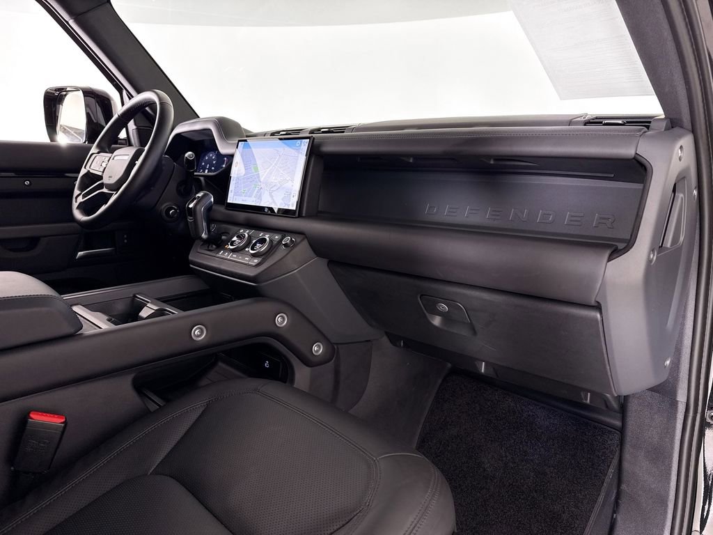 Used 2025 Land Rover Defender 130 S image 13