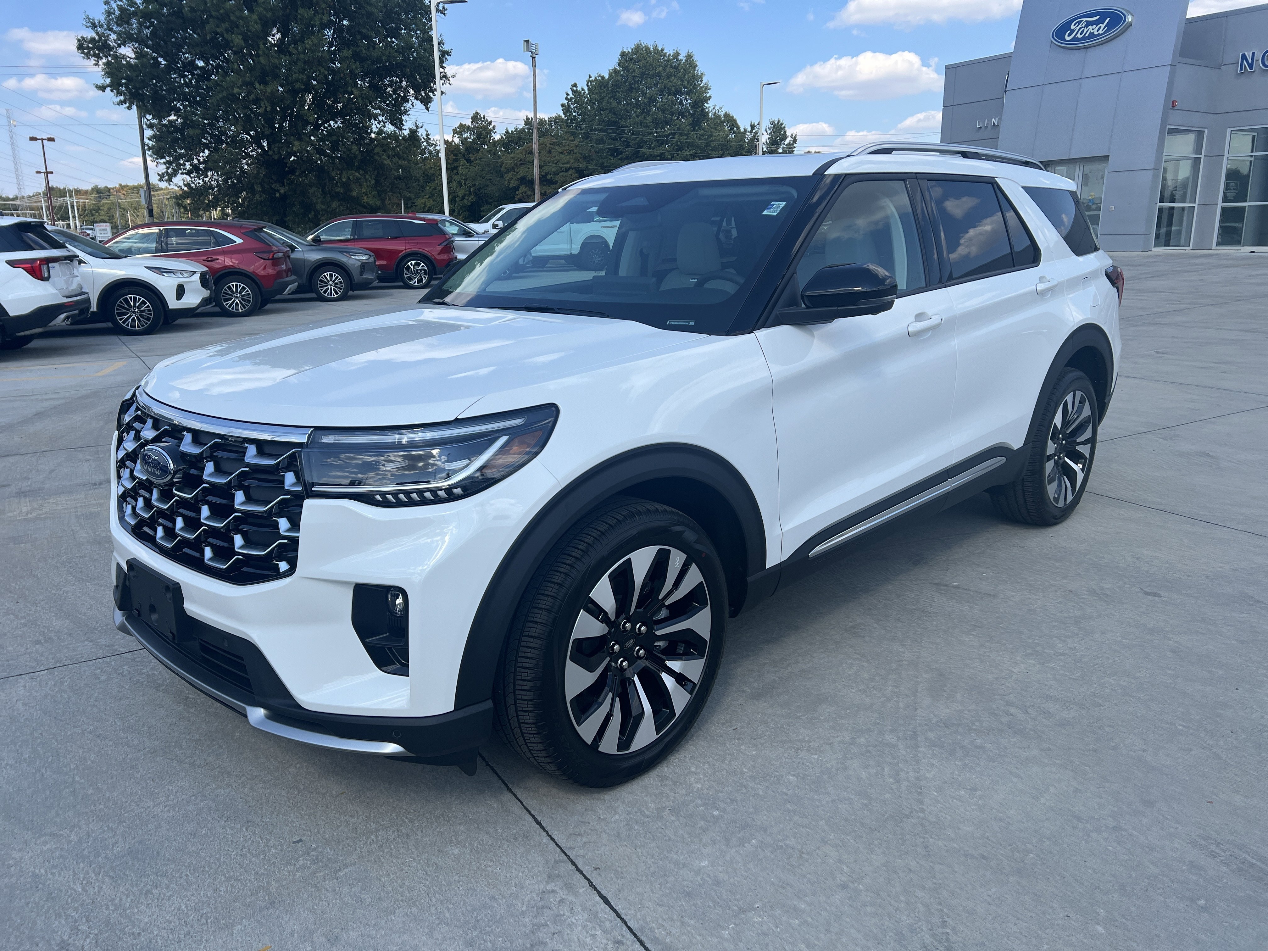 New 2025 Ford Explorer Platinum image 4