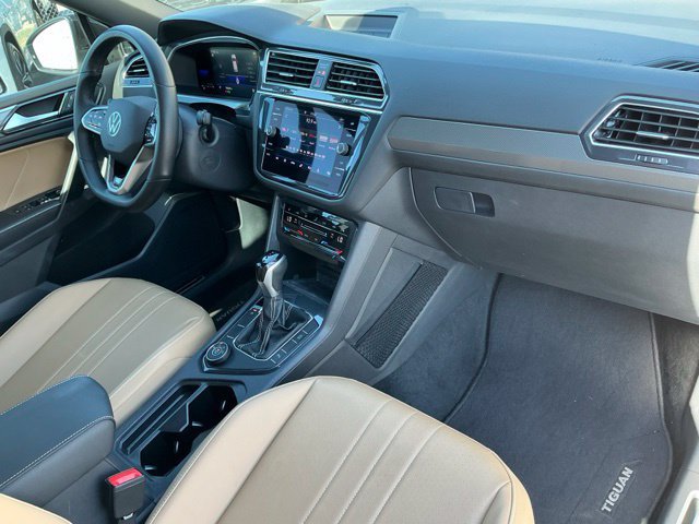 Certified 2023 Volkswagen Tiguan SE R-Line AWD/4WD image 23