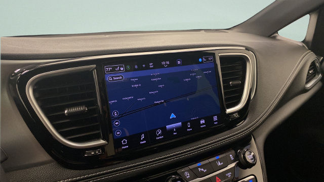 Used 2025 Chrysler Pacifica Limited AWD/4WD image 18