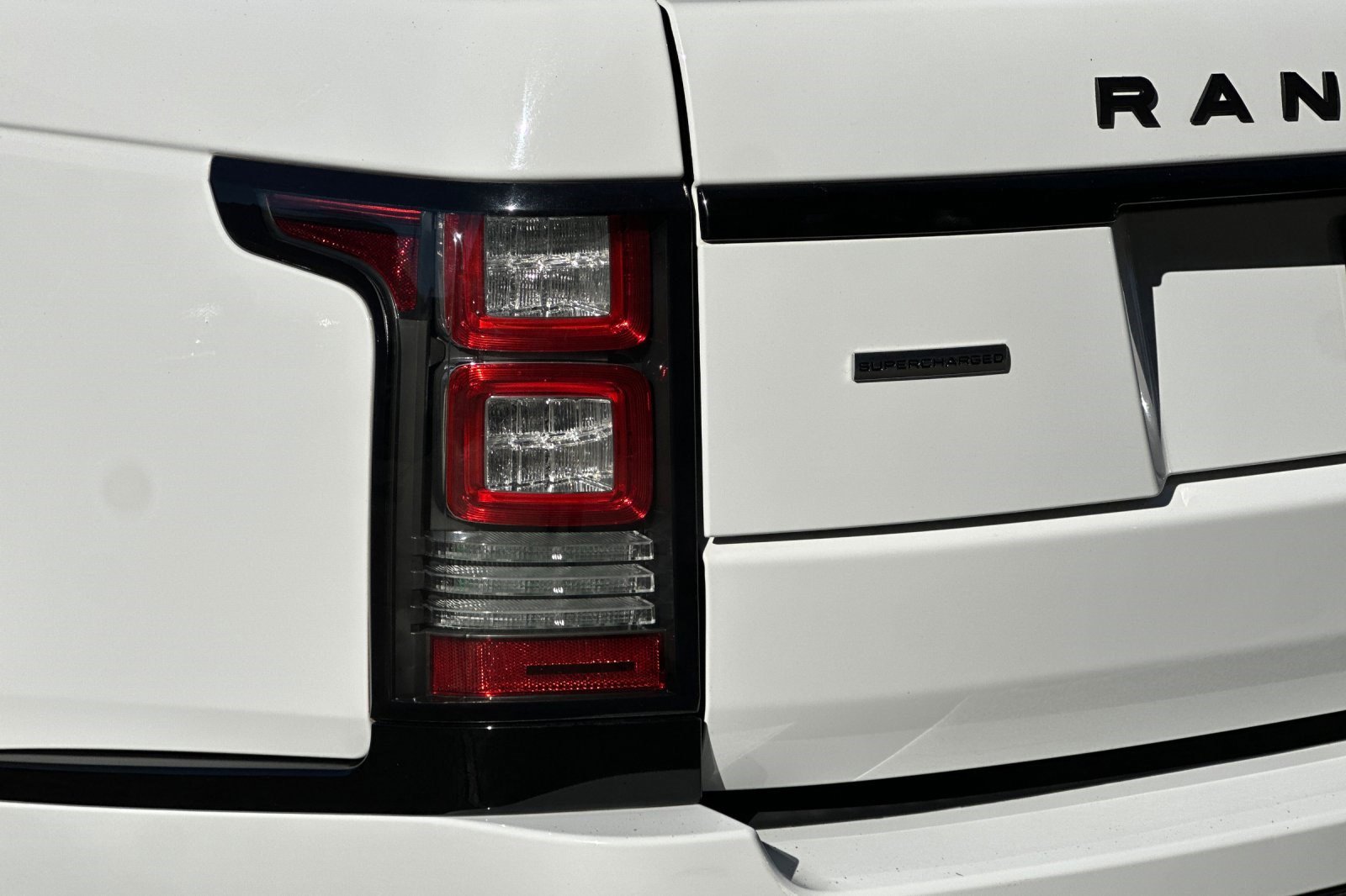 Used 2016 Land Rover Range Rover Supercharged image 14