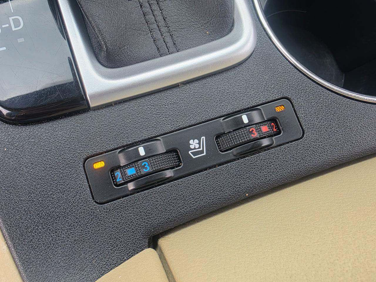 Used 2017 Toyota Highlander Limited Platinum AWD/4WD image 6