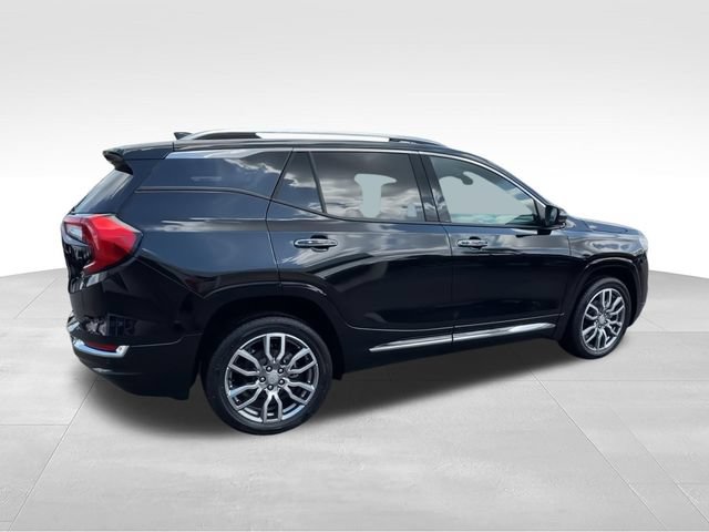 Used 2024 GMC Terrain Denali w/ Denali Premium Package AWD/4WD image 8