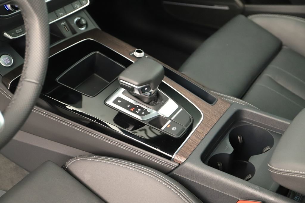 Certified 2025 Audi Q5 e Premium Plus w/ Premium Plus Package image 17