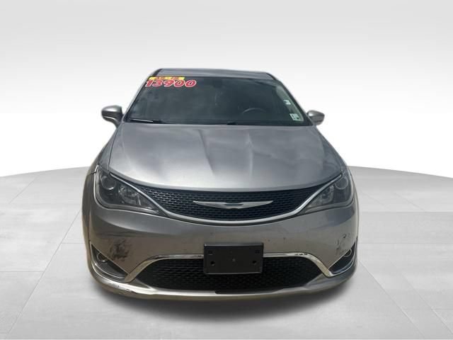 Used 2018 Chrysler Pacifica Touring Plus w/ Tire & Wheel Group FWD image 3