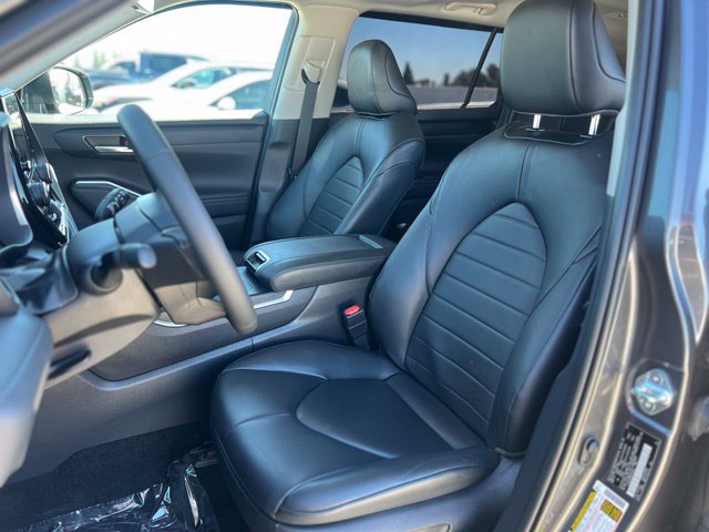 Used 2024 Toyota Highlander XLE AWD/4WD image 17