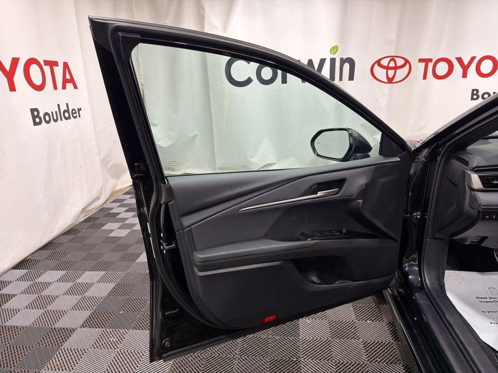 Used 2025 Toyota Camry SE image 21