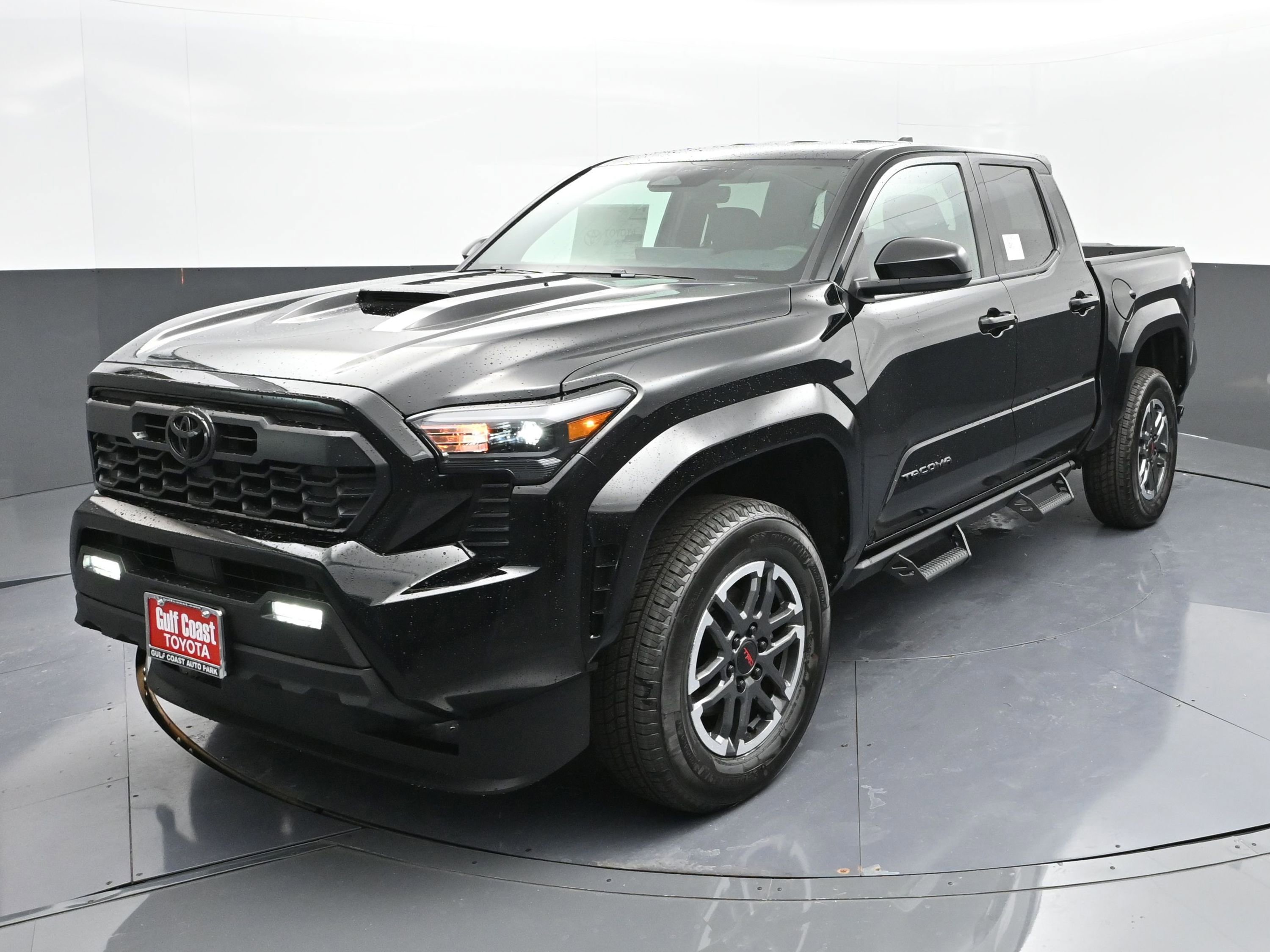 Certified 2025 Toyota Tacoma TRD Sport image 1