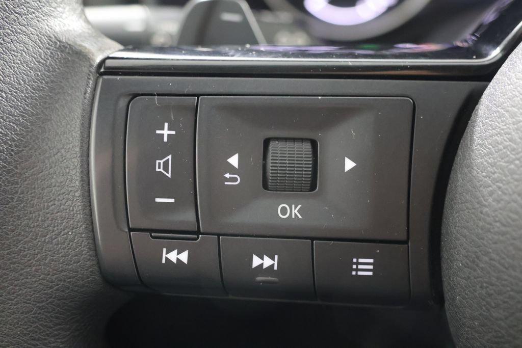 Used 2023 Nissan Rogue SV AWD/4WD image 11
