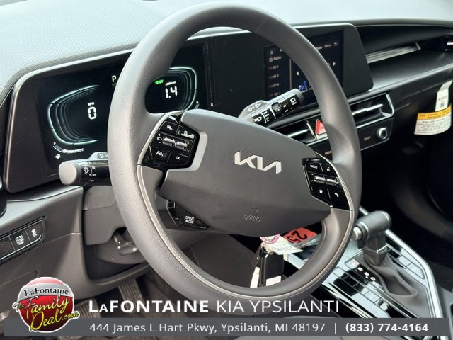 Certified 2025 Kia Niro LX image 12