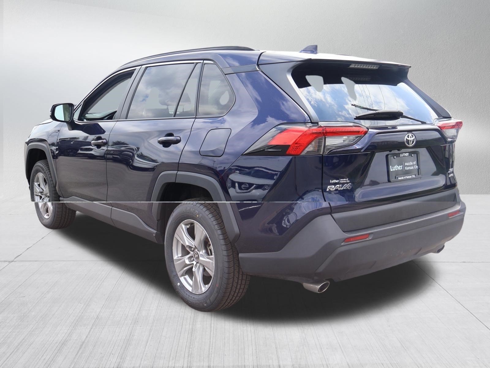 Used 2025 Toyota RAV4 XLE AWD/4WD image 5