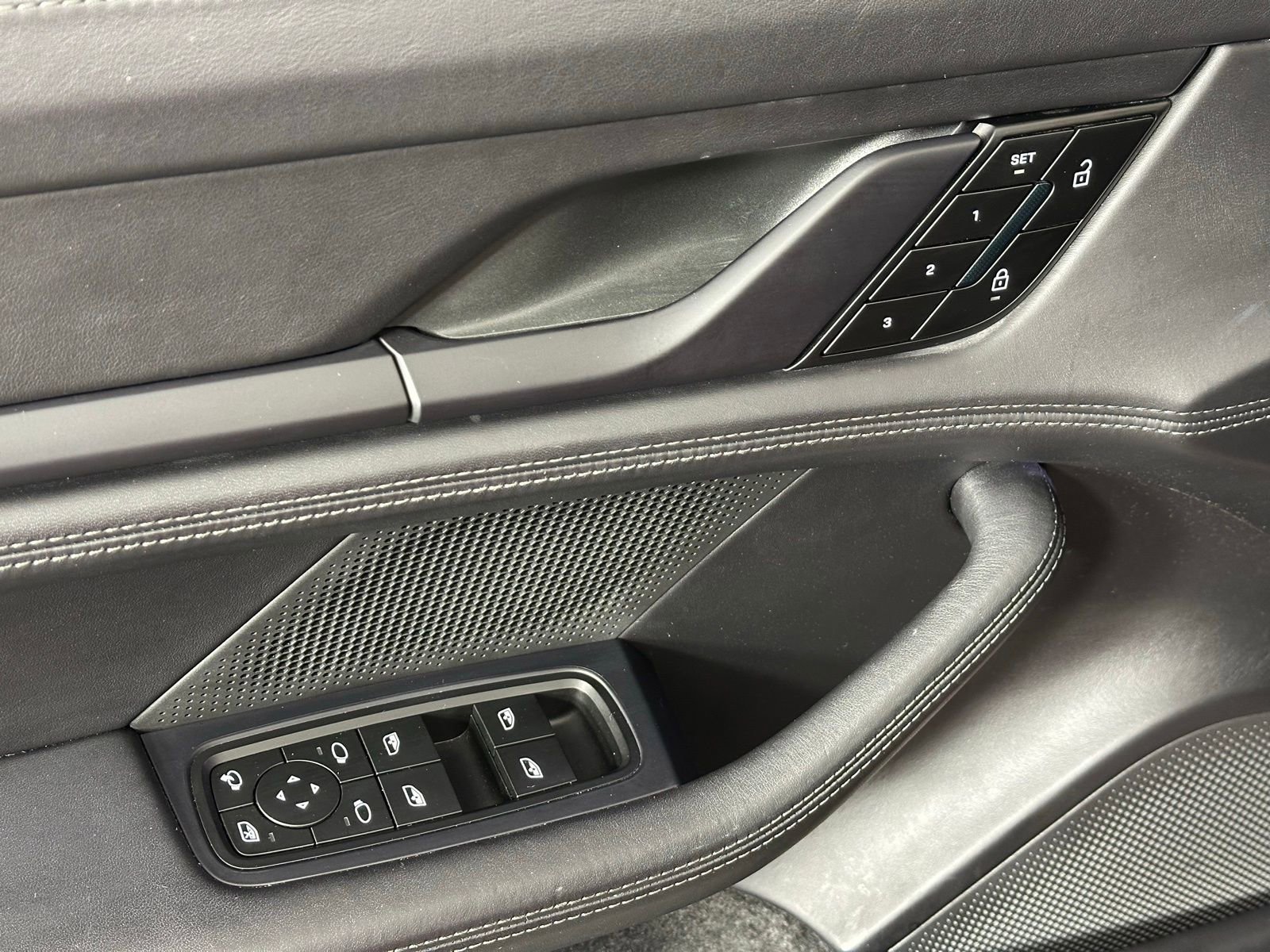 Used 2024 Porsche Taycan 4S w/ Premium Package image 34