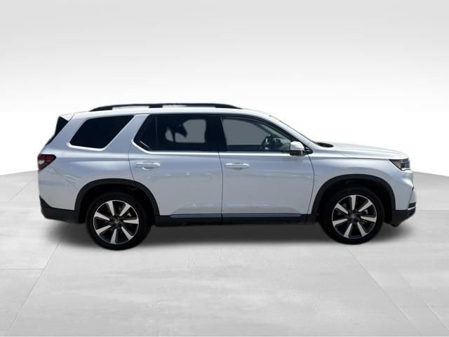 Used 2025 Honda Pilot Touring image 9