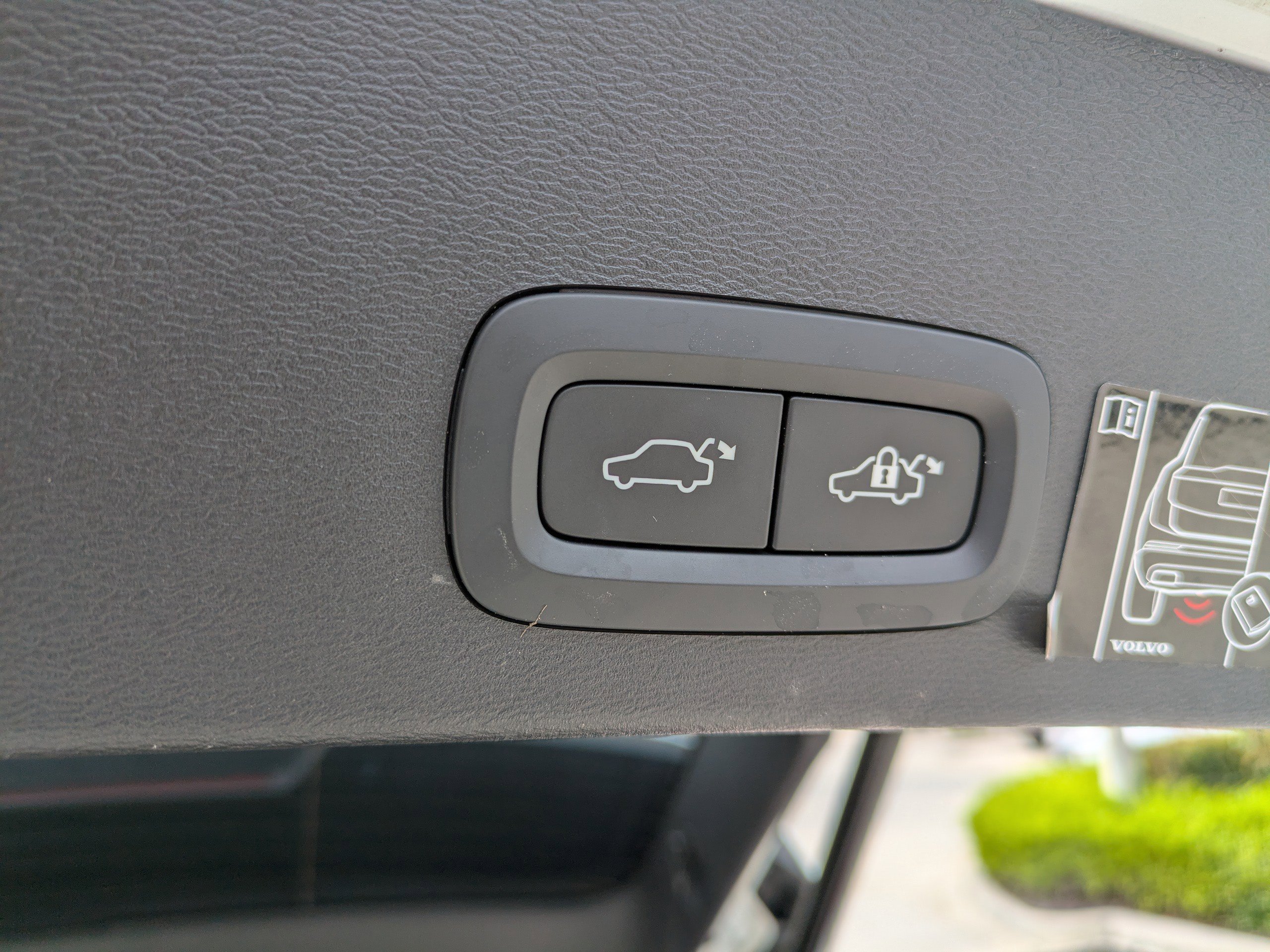 Used 2021 Volvo XC40 T5 Momentum w/ Premium Package image 18