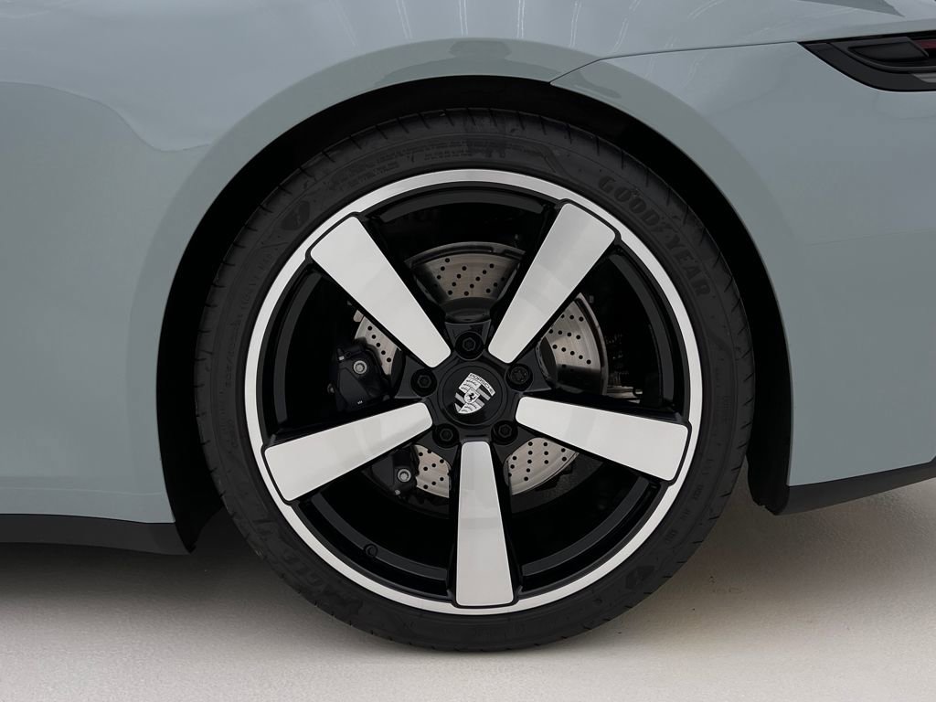 Used 2025 Porsche 911 Carrera image 29