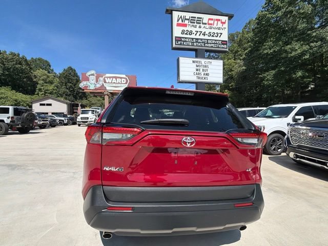Used 2019 Toyota RAV4 LE FWD image 11