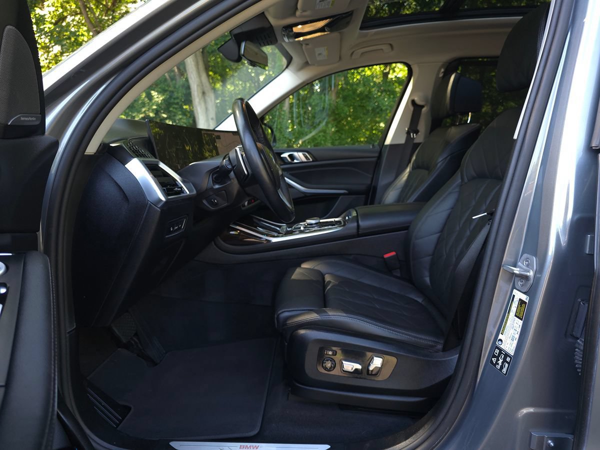 Used 2025 BMW X7 xDrive40i w/ Premium Package AWD/4WD image 11