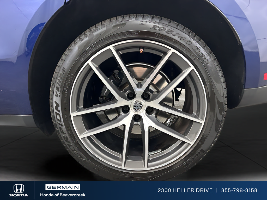 Used 2022 Porsche Macan AWD/4WD image 30